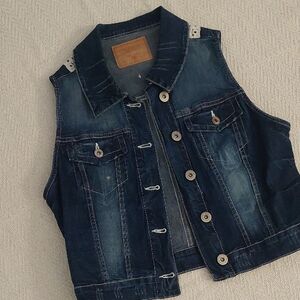 Stylish Denim Vest with Button Details